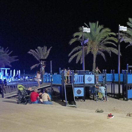 Mare De Deu, Vivienda Vacacional Para Familias Y Mayores De 25 Anos En El Grao De Gandia-Playa Playa de Gandia 外观 照片