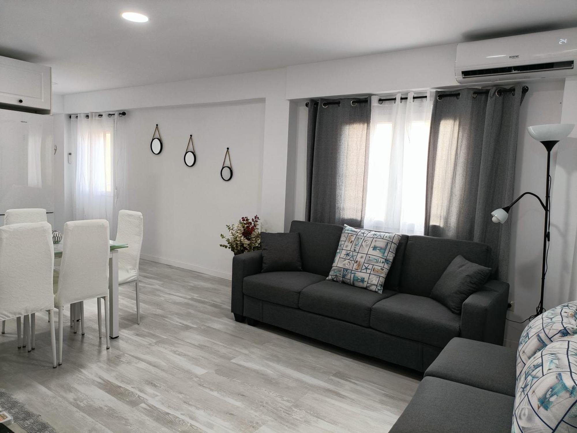 Mare De Deu, Vivienda Vacacional Para Familias Y Mayores De 25 Anos En El Grao De Gandia-Playa Playa de Gandia 外观 照片